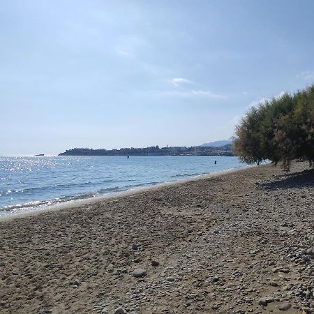 Neva Apartments By The Beach Makrýgialos Eksteriør bilde